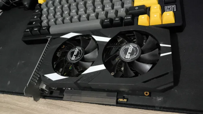 Placa de vídeo GTX 1650 4gb asus