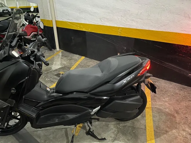 Xmax 250 ano 22 com 8.100km