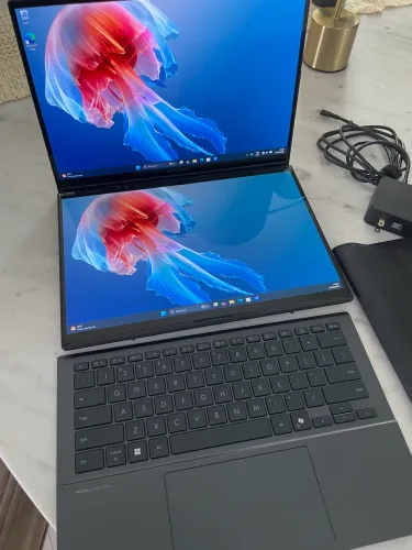 ASUS Zenbook Duo UX8406CA 2025 | 2 Telas OLED 3K 120Hz | 32GB | 1TB | Wi-Fi 7 - Perfeito