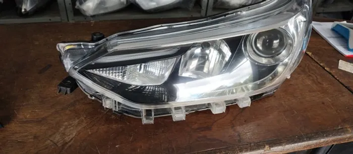 Farol Toyota yares led
