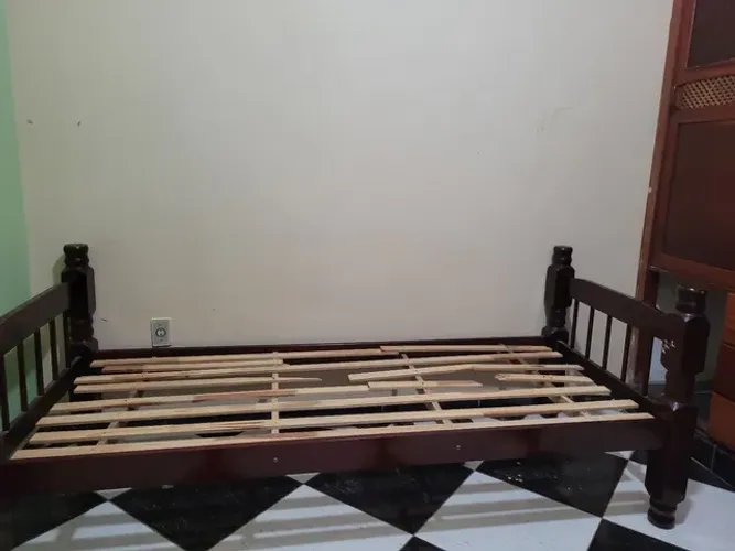 Cama de madeira