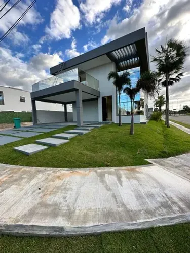 Casa de esquina com 338m² na Cidade Alpha com piscina