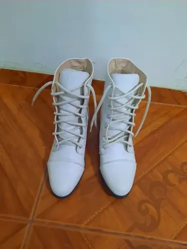 Linda bota tamanho 36