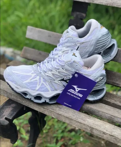Tênis Mizuno pro final do ano branco ?