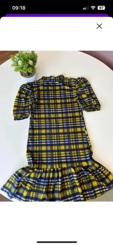 Vestido quadriculado com manga bufante