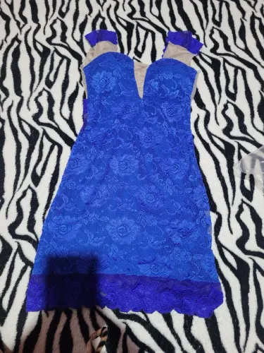 Vestido azul de renda