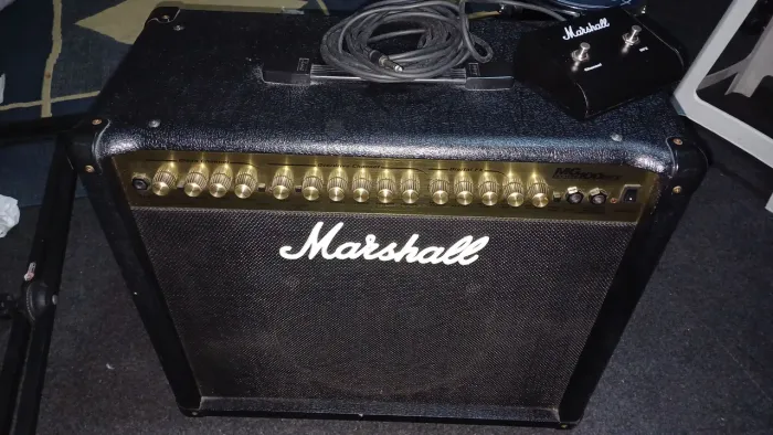Amplificador de guitarra Marshall MG100DFX com FootSwitch  LEIA A DESCRIÇÃO!!!