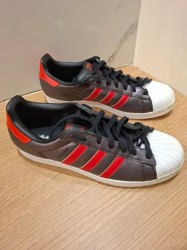 Tênis Adidas especial exclusivo