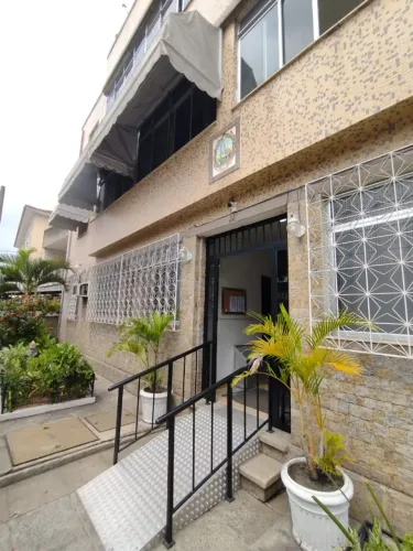 Apto 2 Quartos, Bem Localizado em Olaria - R$ 900,00