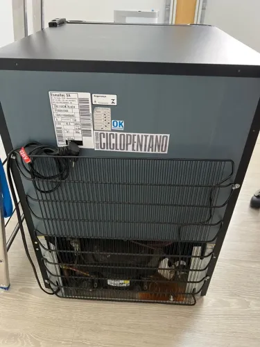 Cervejeira Esmaltec CBE110CM Vertical 114L