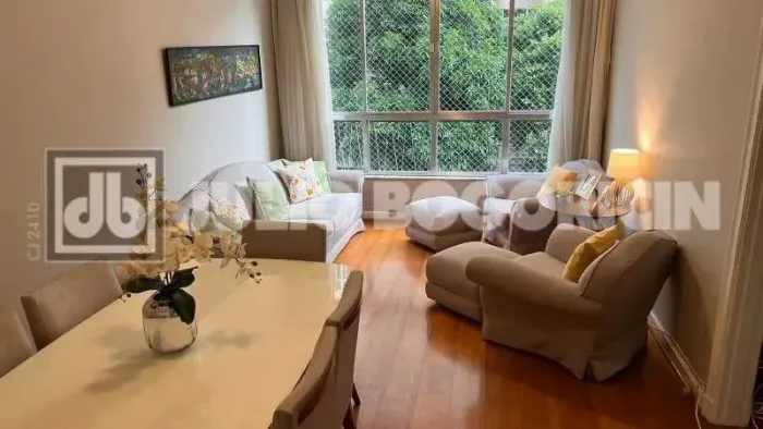 Apartamento - / Residencial / Copacabana