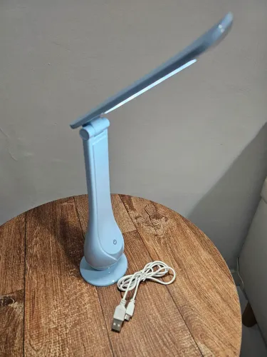 Luminária de Mesa USB Recarregável - Iluminação Ideal para Estudo!