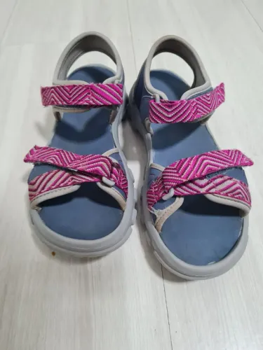 Sandália Decathlon Quechua tamanho 32