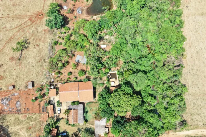 Chácara 3 alqueires a 4 km do posto sobrado Roselandia 25 km de Goiânia 