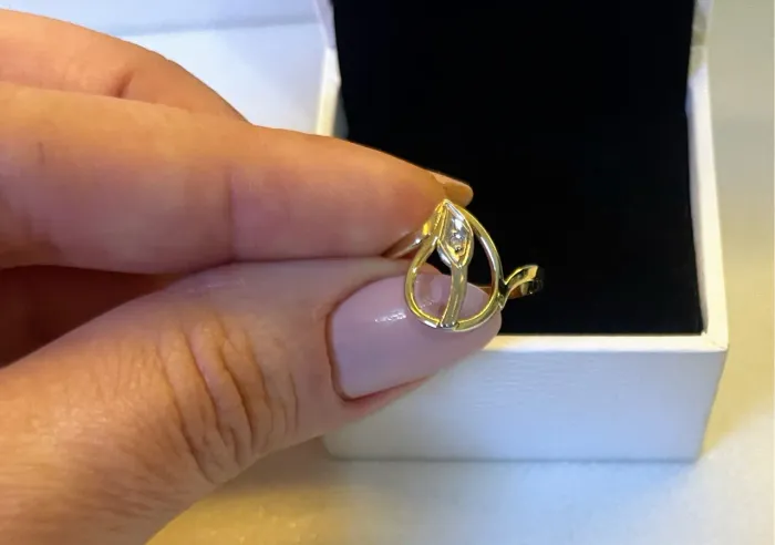 Anel Ouro 18k com detalhe em ouro branco e diamante