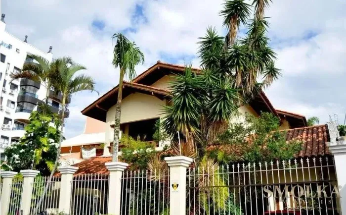 Linda casa para locação no Balneário Estreito