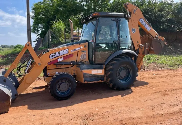 Retroescavadeira Case 580N 13/13 - Parcele 