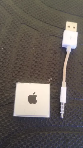 Vendo ipod shuffe semi-novo com músicas para testar