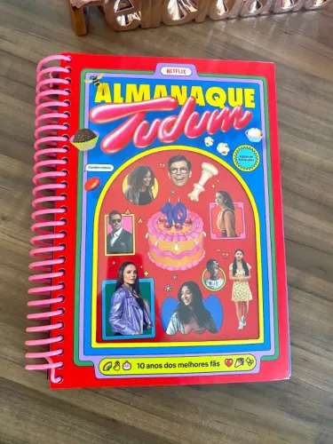 Livro/Almanaque Tudum 2021 COMPLETO - Netflix - Especial de 10 anos