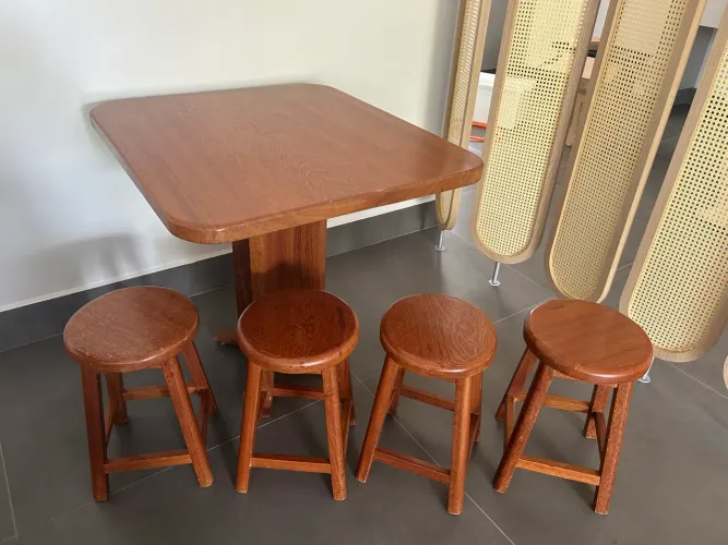 Mesa de madeira rústica