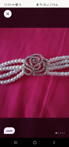 Pulseira de pérolas com flor de strass