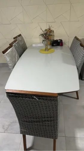 Linda mesa 8 lugares em madeira