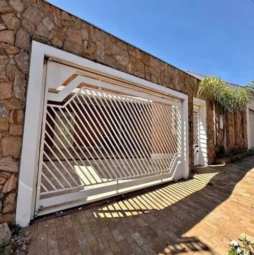 CASA À VENDA - COTIA