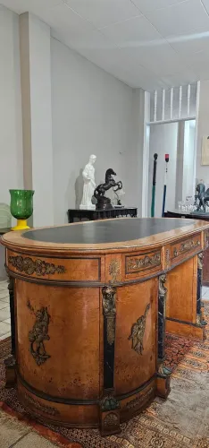 Móveis antigos,  Escrivaninha rara Luís XV com apliques em bronze e mármore,  antiguidades