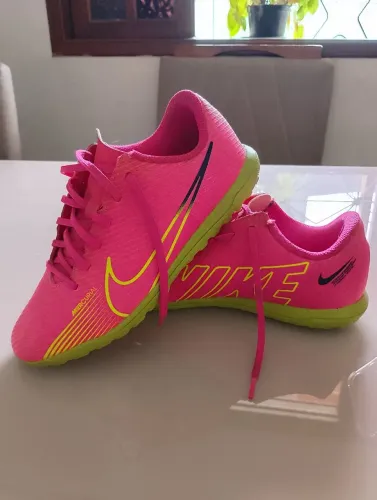 Chuteira Nike mercurial 