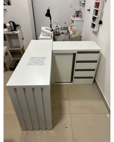 Mesa em L para manicure