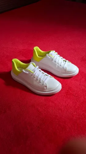 Tênis 38 branco com amarelo neon VIKO