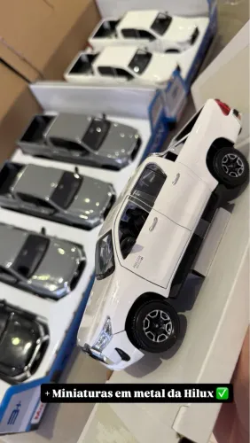 Miniatura Toyota Hilux 1/27