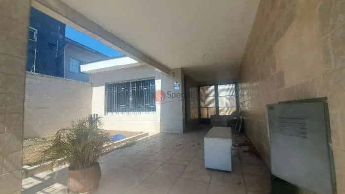 Terreno à venda com 3 casas antigas na Vila Carrão com 315 metros.
