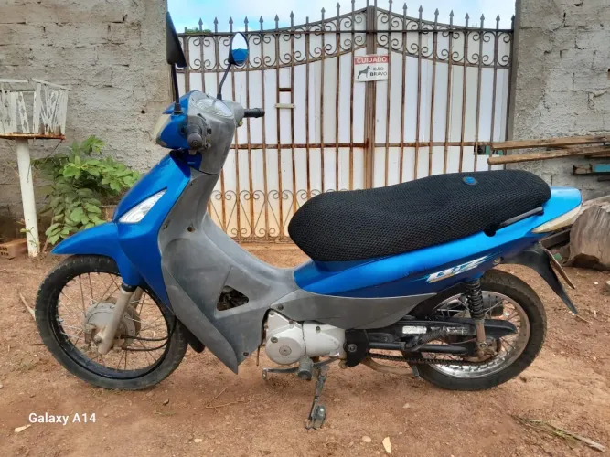 Vendo moto biz 125 azul 