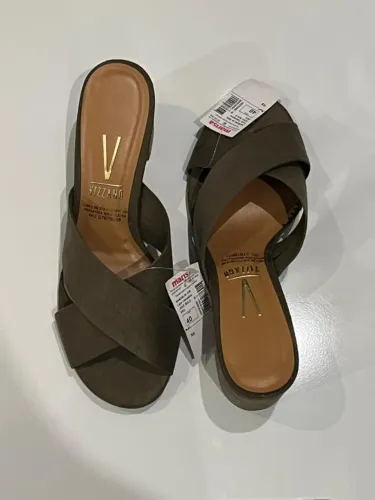 Sandália de Salto Tamanco / Mule Vizzano Verde com Detalhe Trançado TAM. 40 (novo)