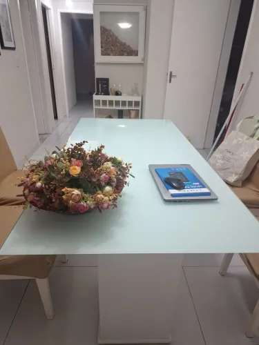 Vendo mesa para sala ( sem cadeiras )