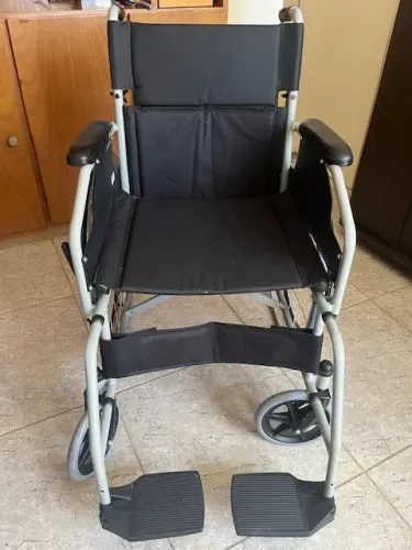CADEIRA DE RODAS