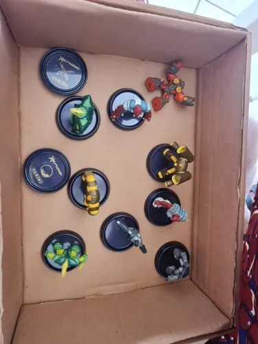 Xenox figuras colecionaveis. Coleção com 9 personagens