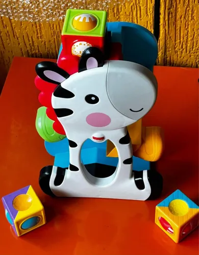 Girafa Fisher Price com blocos 
