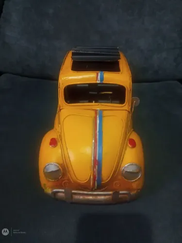 Carrinho de brinquedo antigo.