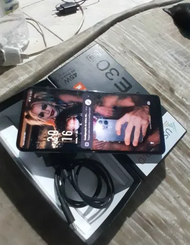 Vendo celular em perfeito estado 