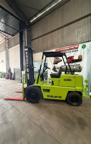 EMPILHADEIRA CLARK C300 | 2.500 KG I GLP