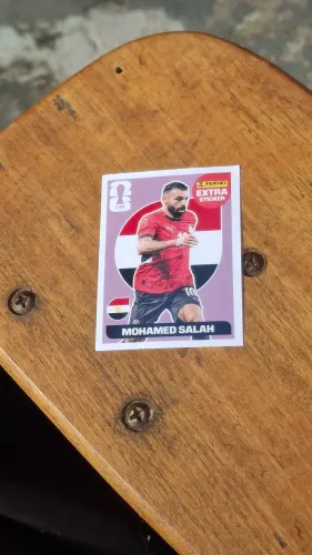 Esta é uma figurinha extra da Copa do Mundo 2026, com o jogador Mohamed Salah