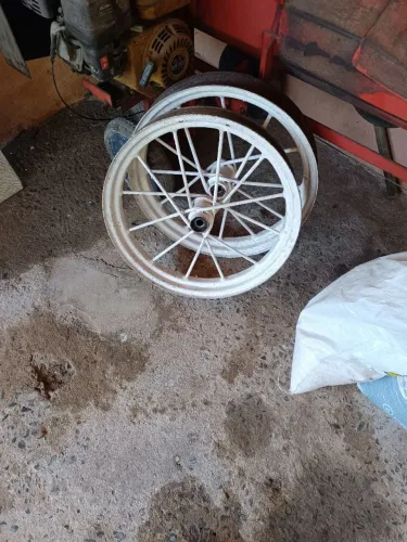 Roda de charrete aro 21 com eixo e molas