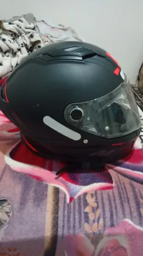 Vende-se capacete semi novo