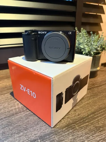 Câmera Sony Alpha ZV-E10 (corpo)