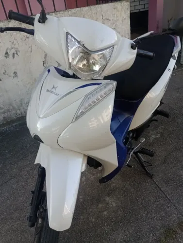 Vende-se uma moto