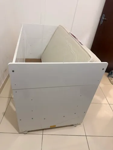 Vendo berço padrão americano + colchão ortobom D18 espuma selada