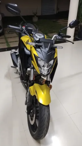 Honda CB 300 F pouco rodada
