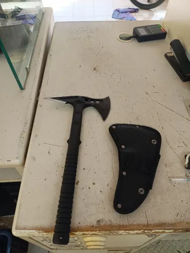 Machadinha de aço Tática Tomahawk, Cabo em Polímero Leve